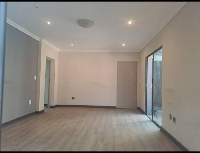 32M² OFFICE TO LET IN RAEDENE ESTATE